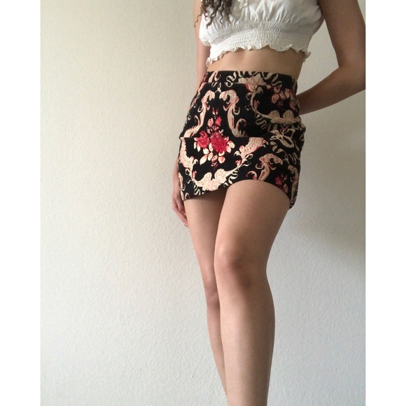 Forever 21/Rose Print Print Mini Skirt/Size Small - Picture 3 of 4
